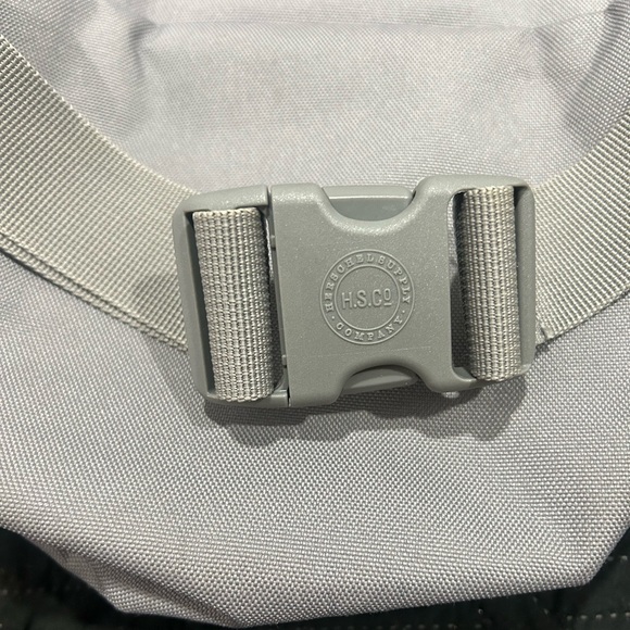 Hershel Unisex Fanny Pack - Picture 4 of 6